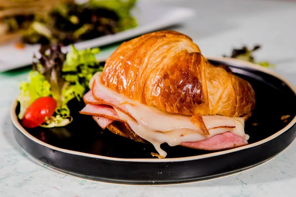 Croissant Ham & Cheese